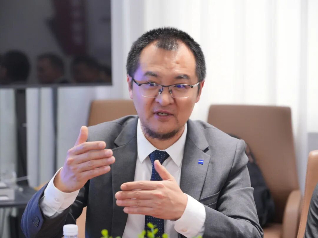 对话世界 睛准未来丨德国蔡司全球首席新一代机器人全飞秒培训师DieterErhardt到访大湾区,首站莅临广州普瑞眼科医院 - 广州普瑞眼科医院