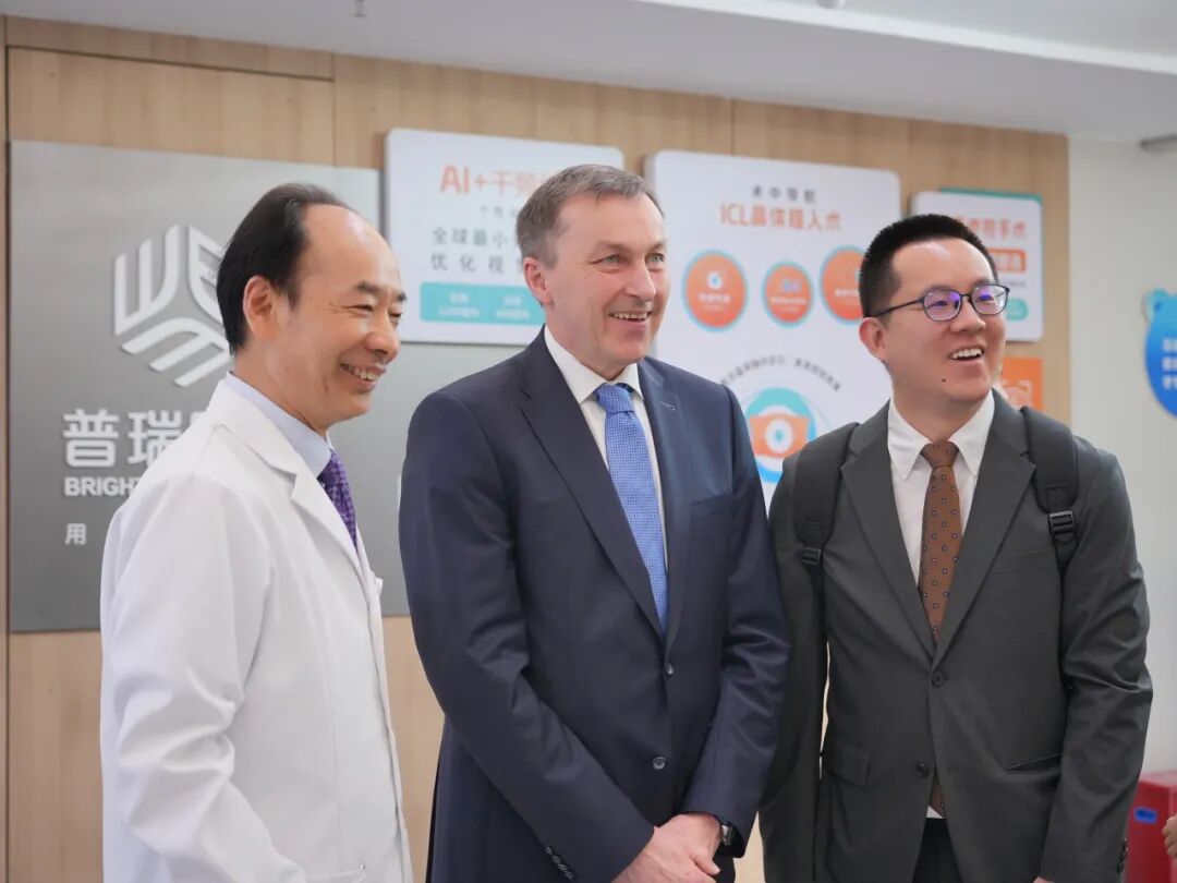 对话世界 睛准未来丨德国蔡司全球首席新一代机器人全飞秒培训师DieterErhardt到访大湾区,首站莅临广州普瑞眼科医院 - 广州普瑞眼科医院