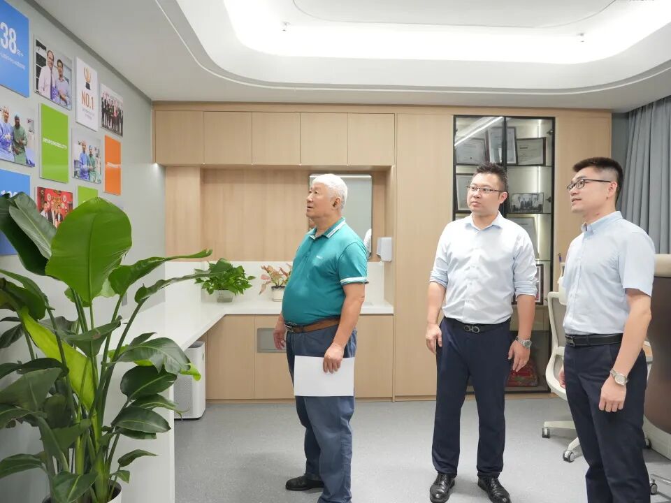 广州市人大代表乔平及三元里街道代表一行到广州普瑞眼科医院参观交流 - 广州普瑞眼科医院