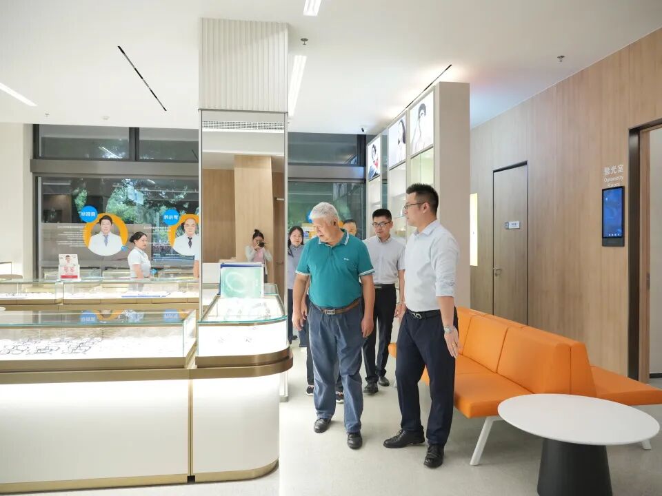 广州市人大代表乔平及三元里街道代表一行到广州普瑞眼科医院参观交流 - 广州普瑞眼科医院