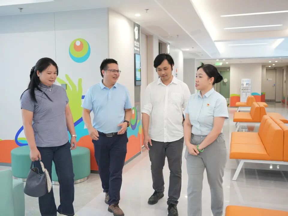 广州市人大代表乔平及三元里街道代表一行到广州普瑞眼科医院参观交流 - 广州普瑞眼科医院