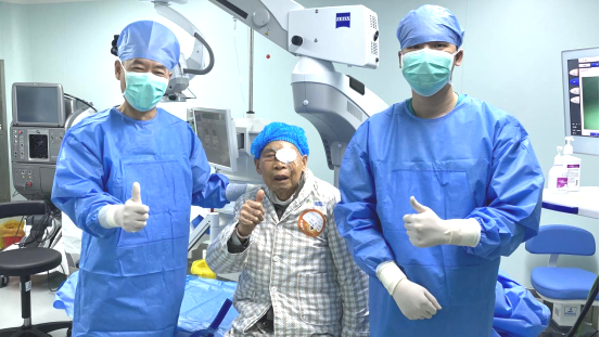 九五高龄抗美援朝老兵重获清晰视界 广州普瑞眼科助老人再战"光明" - 广州普瑞眼科医院