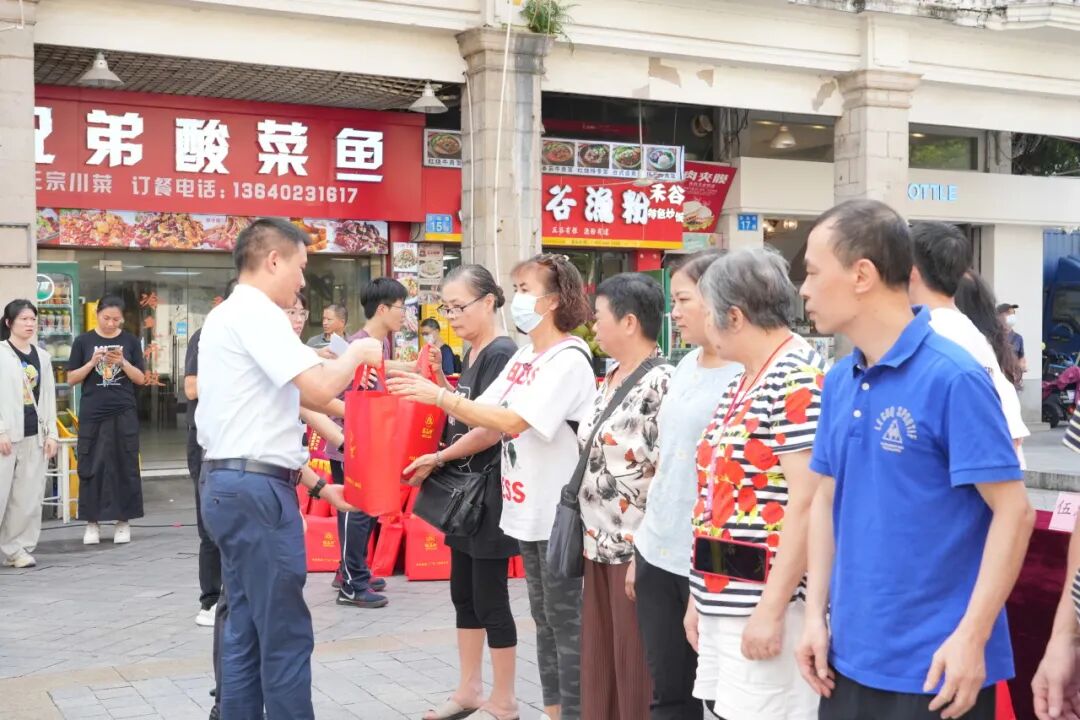 情满中秋，普瑞有爱 —— 广州普瑞眼科医院点亮人民街中秋温暖之光 - 广州普瑞眼科医院