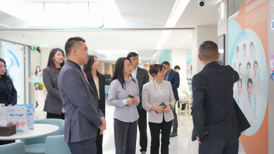 爱尔康中国手术产品事业部总经理张健一行走访广州普瑞 | 共探飞秒白内障、玻切手术等眼科前沿技术 - 广州普瑞眼科医院