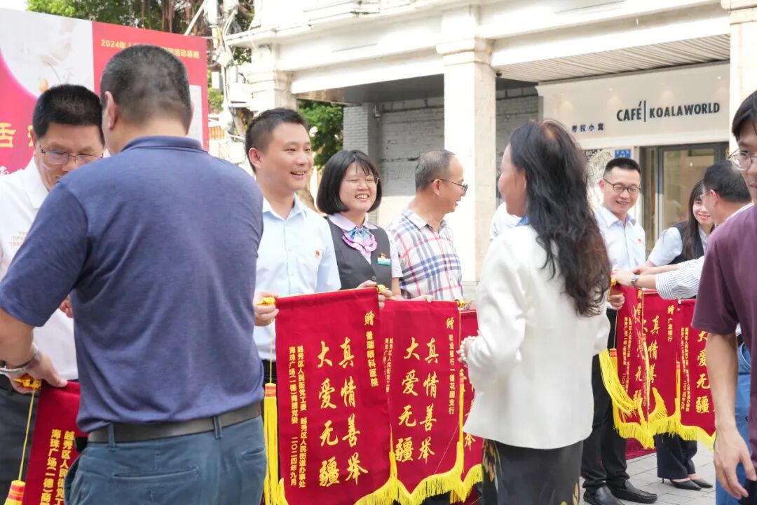 情满中秋，普瑞有爱 —— 广州普瑞眼科医院点亮人民街中秋温暖之光 - 广州普瑞眼科医院