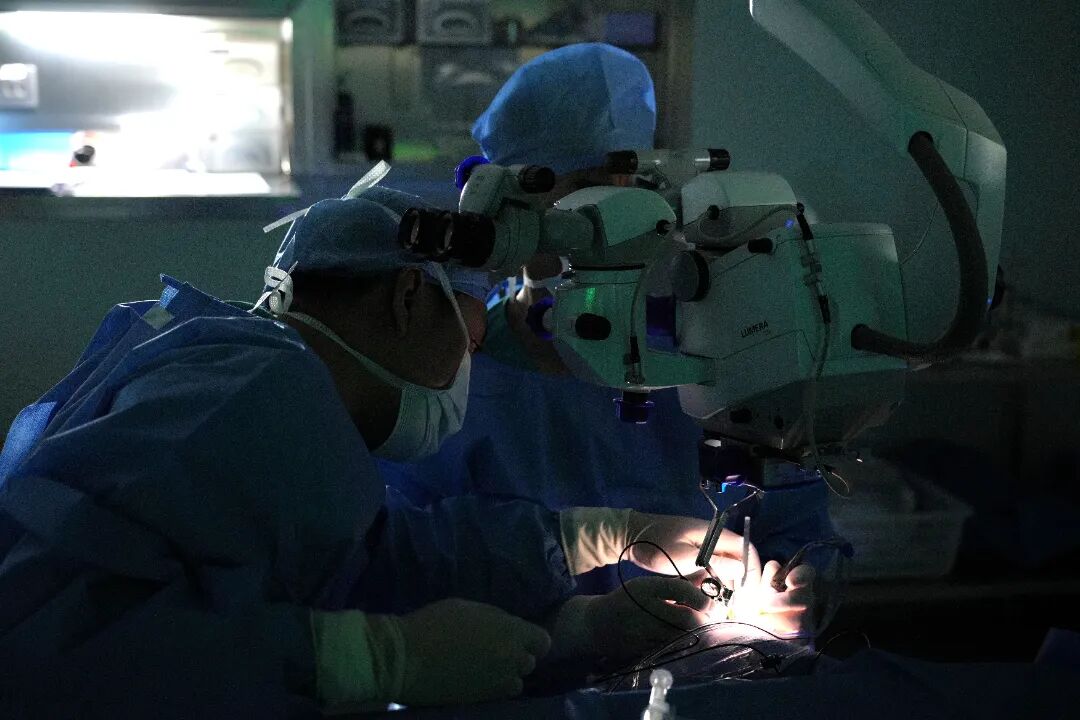 安心诊治背后的温暖:广州普瑞眼科医院帮助六旬玻璃体积血手术患者照料八旬母亲 - 广州普瑞眼科医院