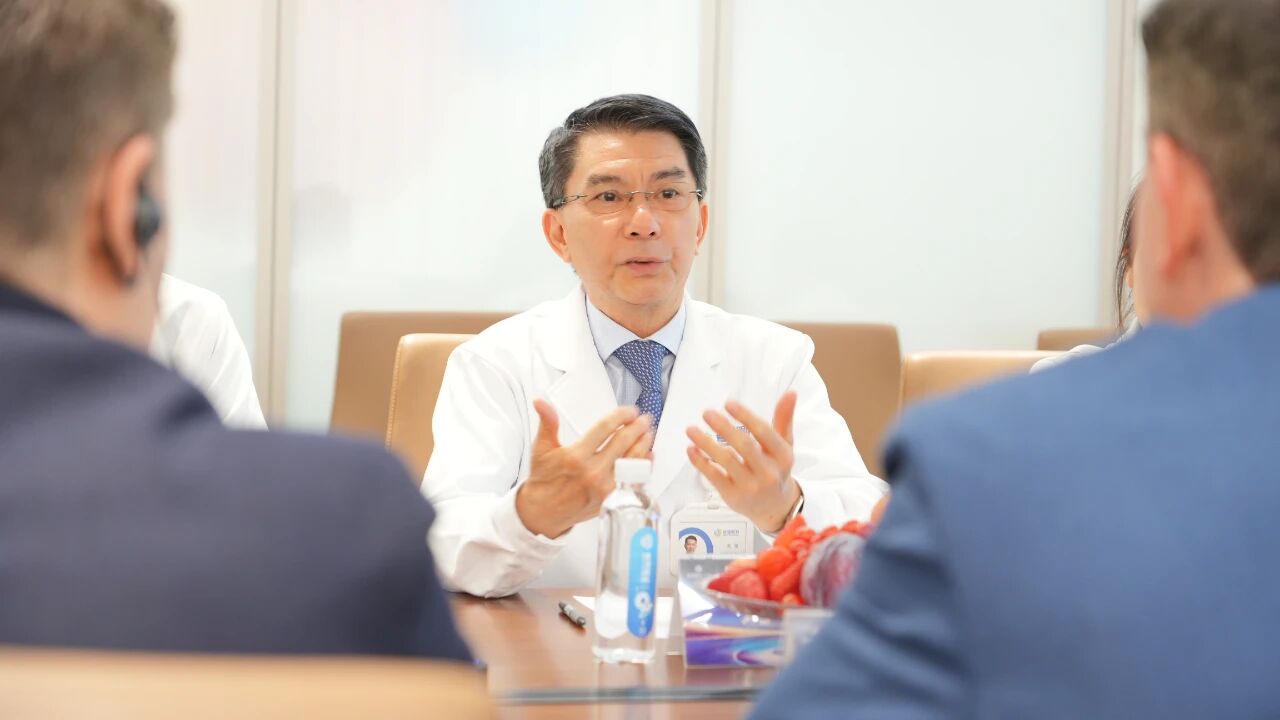 爱尔康屈光全球负责人到访广州普瑞眼科医院，共话屈光技术新未来 - 广州普瑞眼科医院