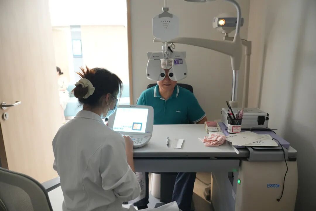 广州市人大代表乔平及三元里街道代表一行到广州普瑞眼科医院参观交流 - 广州普瑞眼科医院