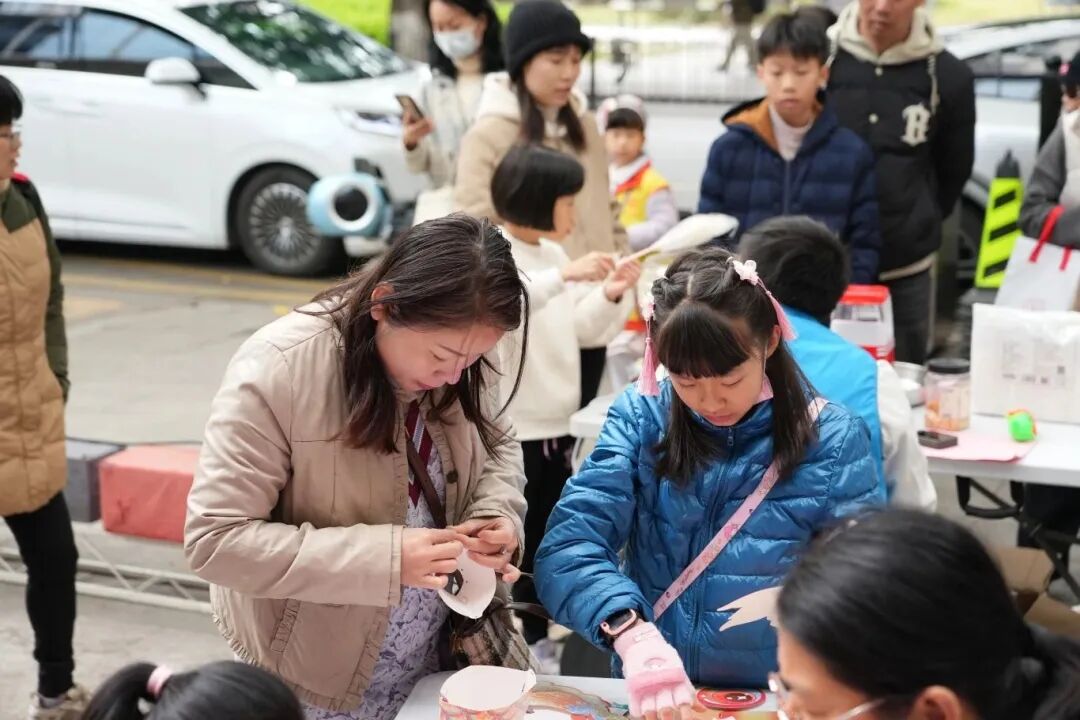 做鱼灯,逛庙会!广州普瑞眼科医院与太平通津社区街坊们热热闹闹过元宵 - 广州普瑞眼科医院