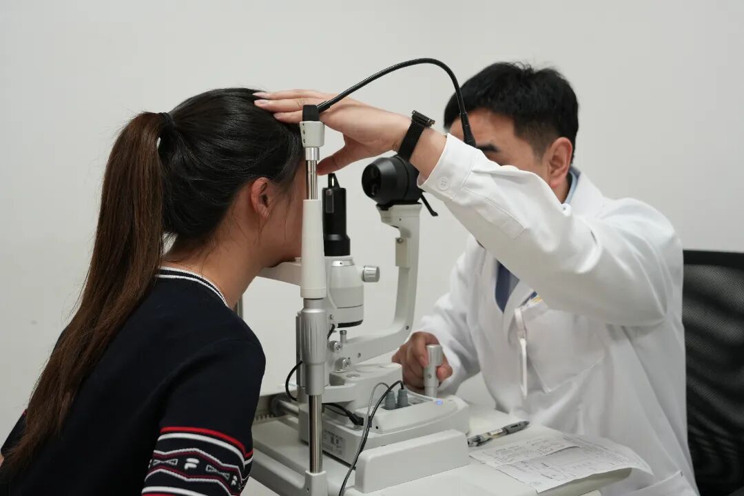 清晰视界,美好生活 广州普瑞眼科关爱眼健康行动走进华润广东医药有限公司 - 广州普瑞眼科医院