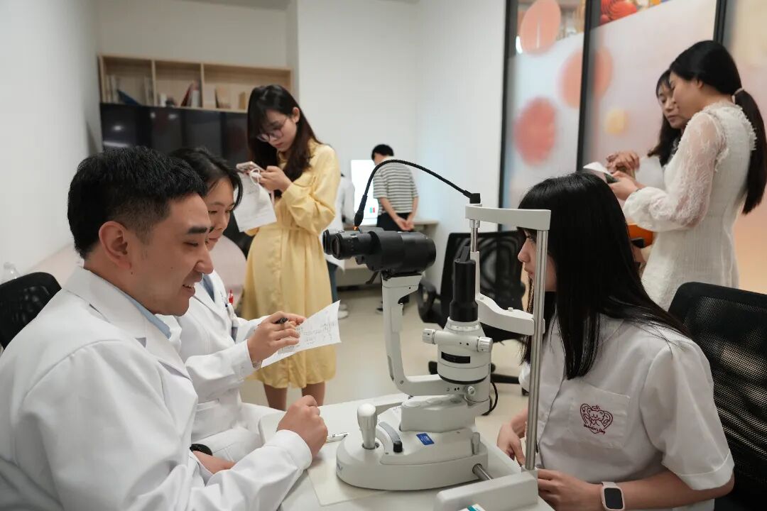 清晰视界,美好生活 广州普瑞眼科关爱眼健康行动走进华润广东医药有限公司 - 广州普瑞眼科医院