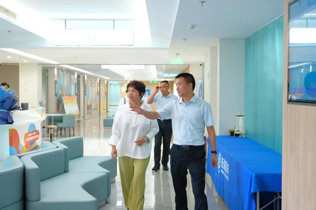 广东省残疾人公益基金会理事长杨学云一行走访广州普瑞眼科医院 - 广州普瑞眼科医院