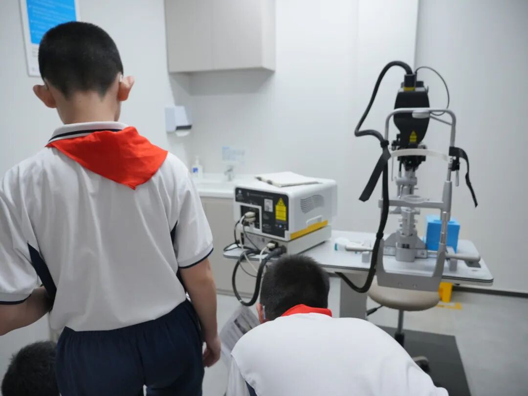 解锁“睛”彩研学！海印实验学校师生走进广州普瑞眼科医院丨全国近视防控宣传教育月 - 广州普瑞眼科医院
