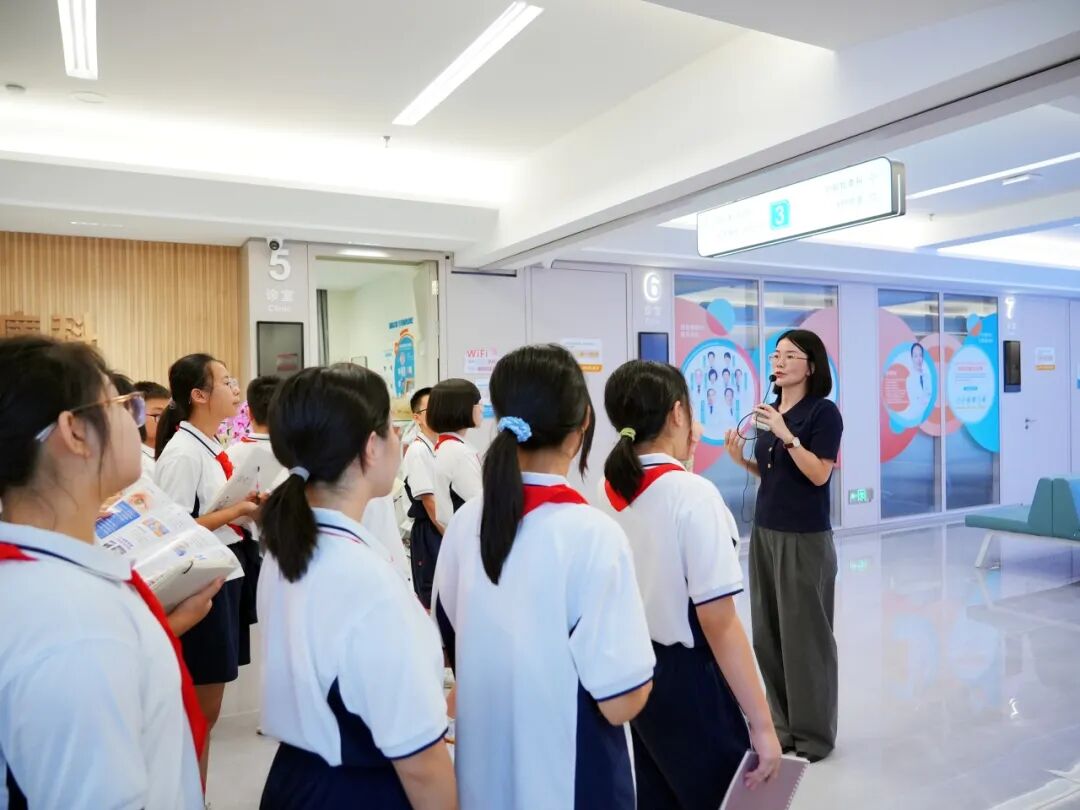 解锁“睛”彩研学！海印实验学校师生走进广州普瑞眼科医院丨全国近视防控宣传教育月 - 广州普瑞眼科医院